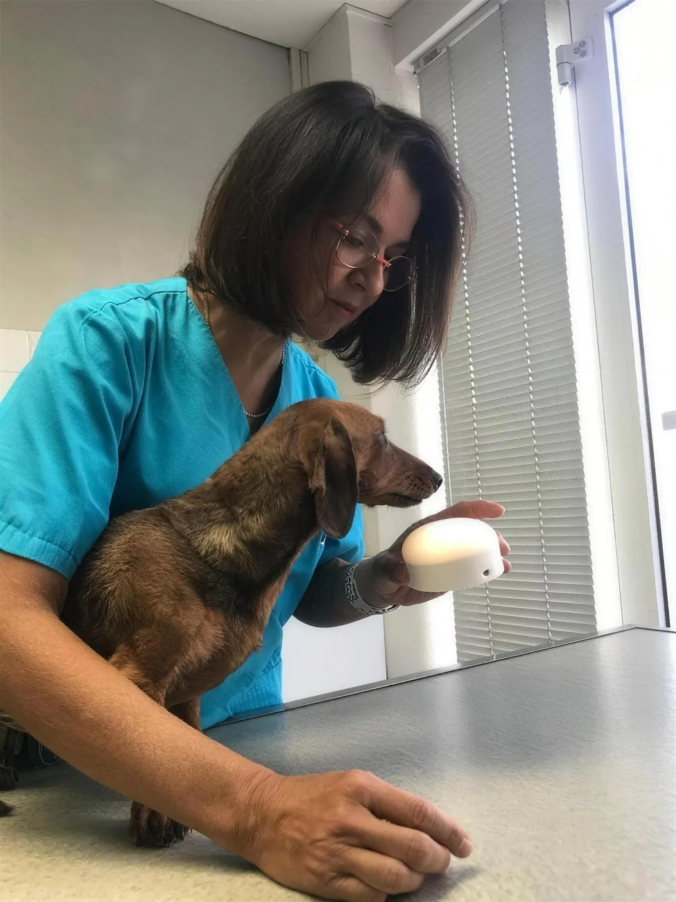 Dr Alexandra Couture dans sa clinique